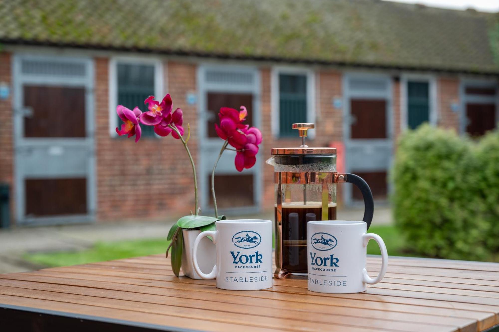 Hotel Stableside At York Racecourse Esterno foto