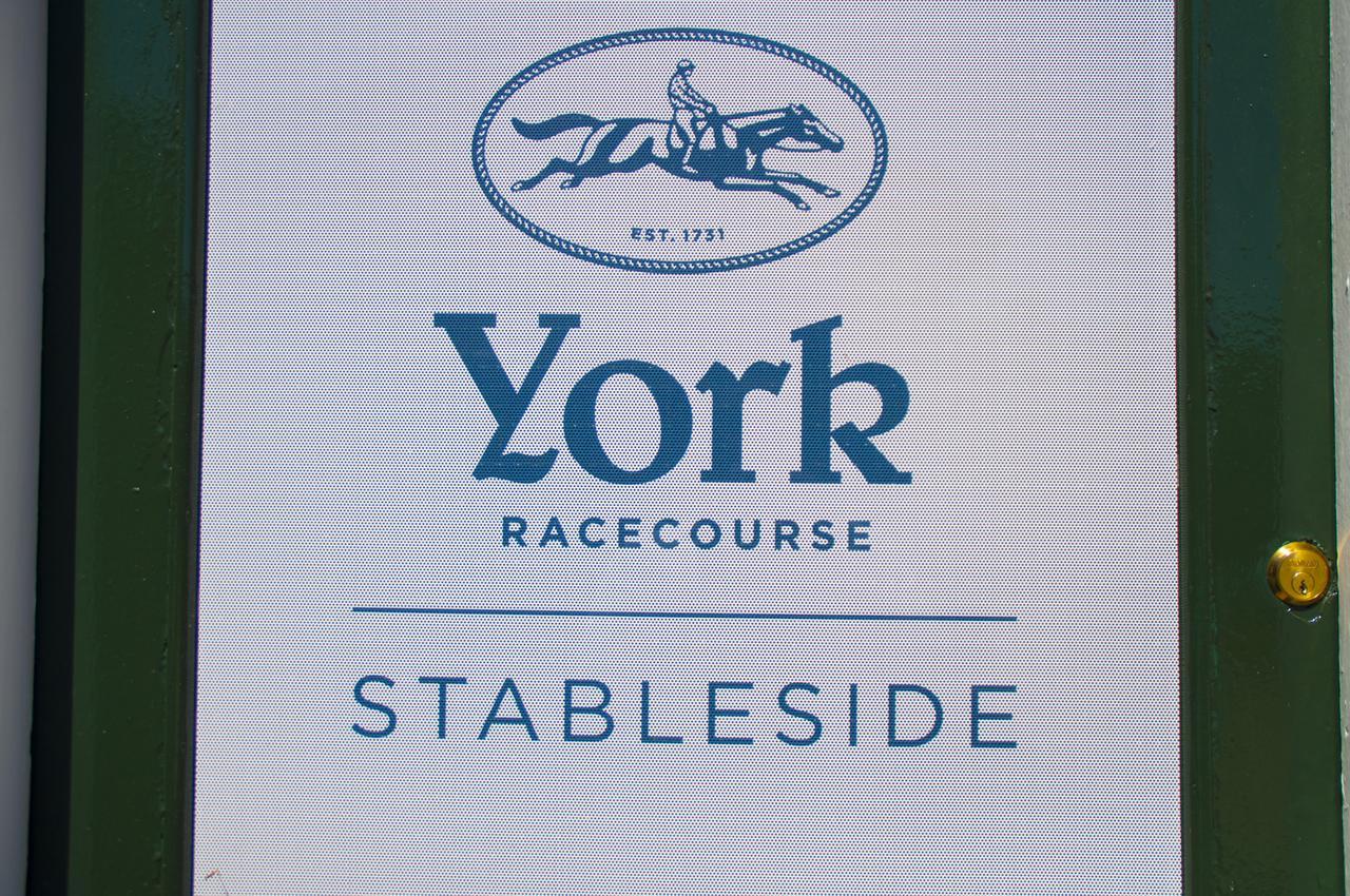 Hotel Stableside At York Racecourse Esterno foto