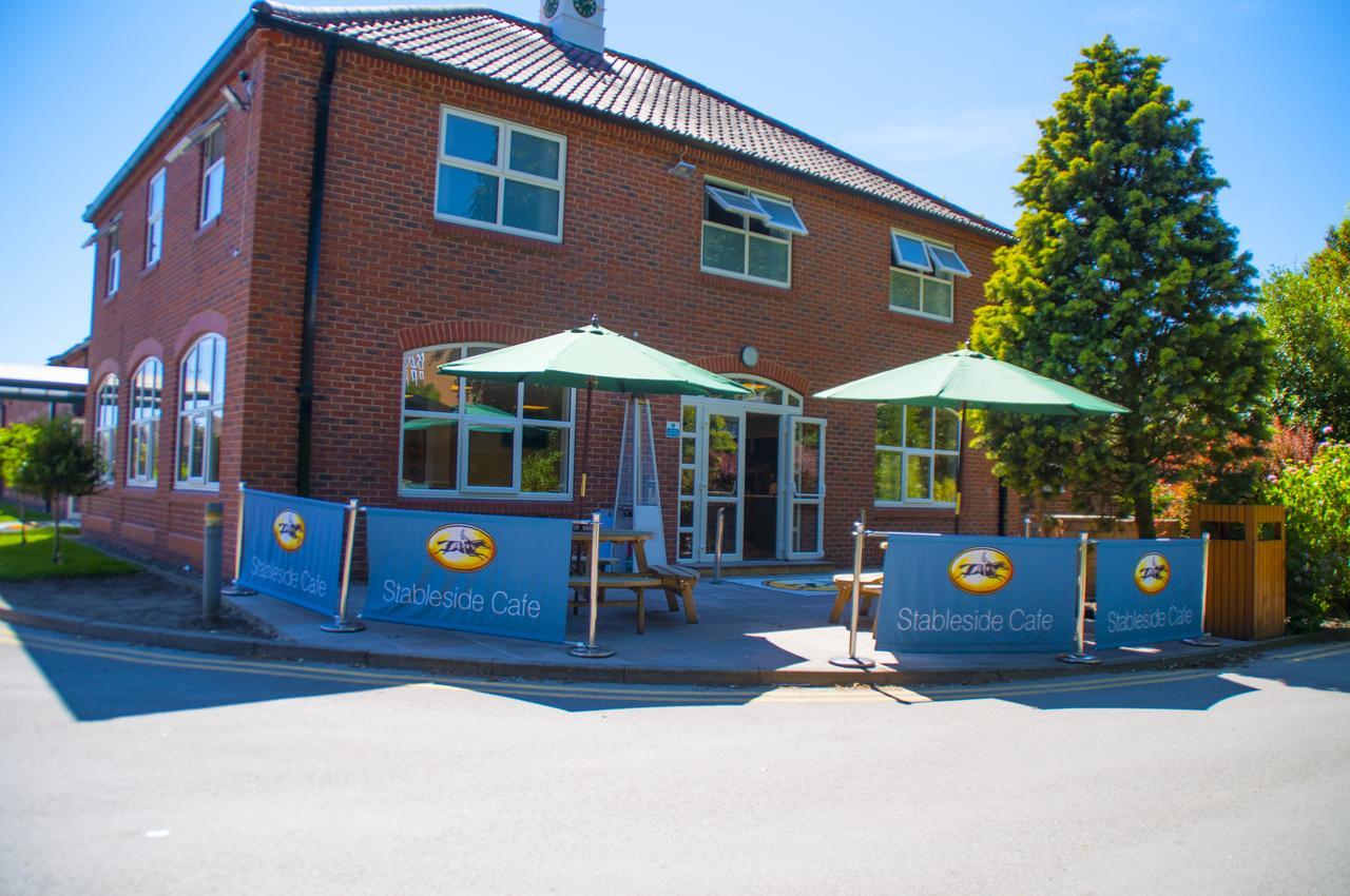 Hotel Stableside At York Racecourse Esterno foto
